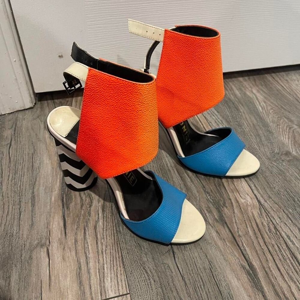 Kat-maconie Women's multi Courts - Picture 2 of 4